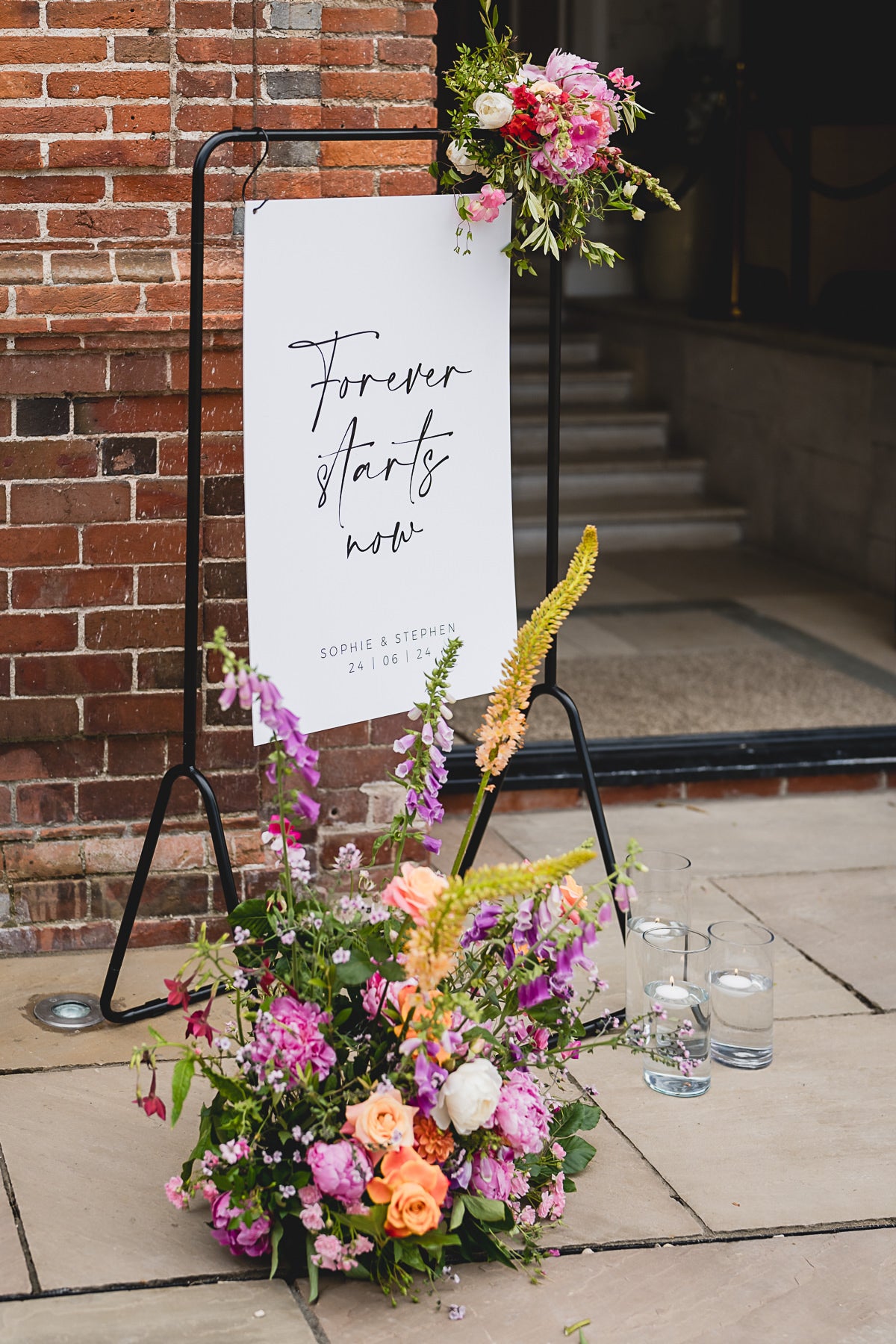 Hanging Sign Stand | Type B in White
